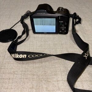 Nikon COOLPIX L100 Digital Camera with Black Finish